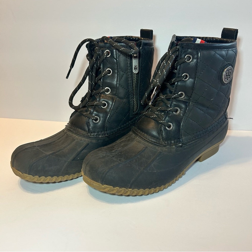 Tommy Hilfiger Duck Boots Womens 7M Snow Quilted Black Lace Up Ankle TWRIVIR-T - Picture 2 of 9